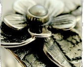 Sterling silver leaf botanical ring with fresh water pearl - Autumn dream.