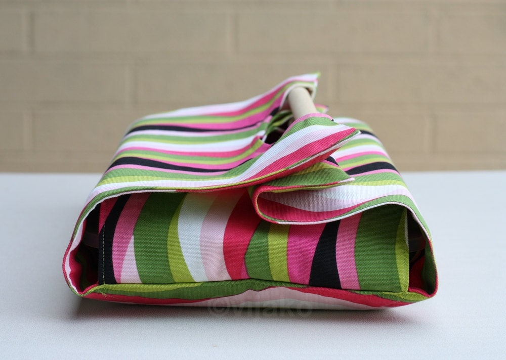 Swirly stripes casserole carrier