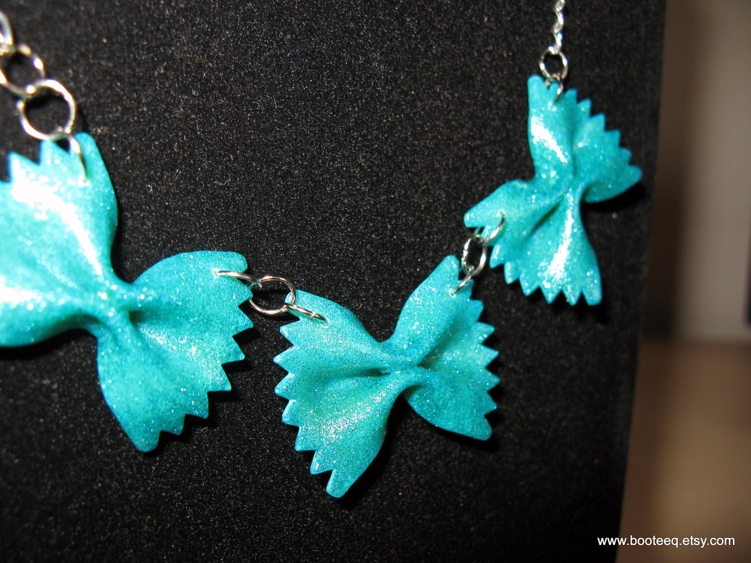 Glimmer teal bow necklace