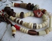 Ancient mix necklace with fossile and antique glass
