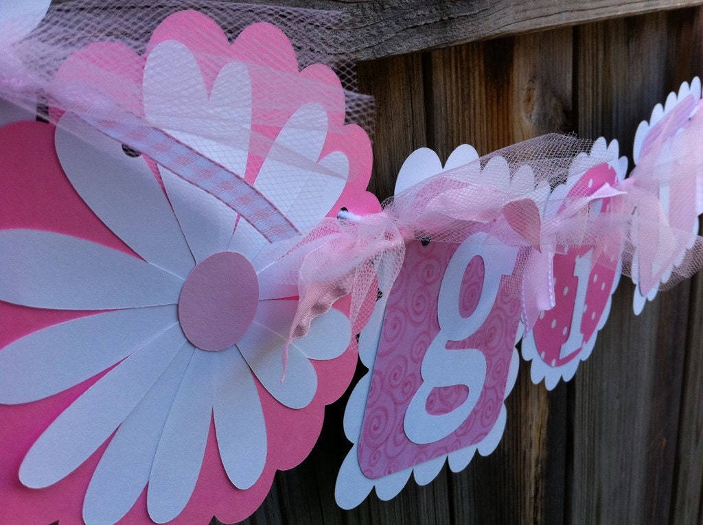 ITS A GIRL Banner in all shades of Pink with Daisy Characters