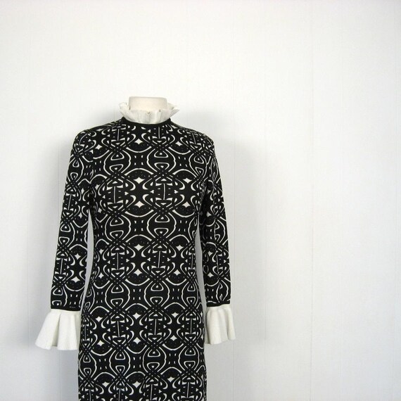 Vintage 1960s CELTIC KNOT Print Dress SM by SmallEarthVintage