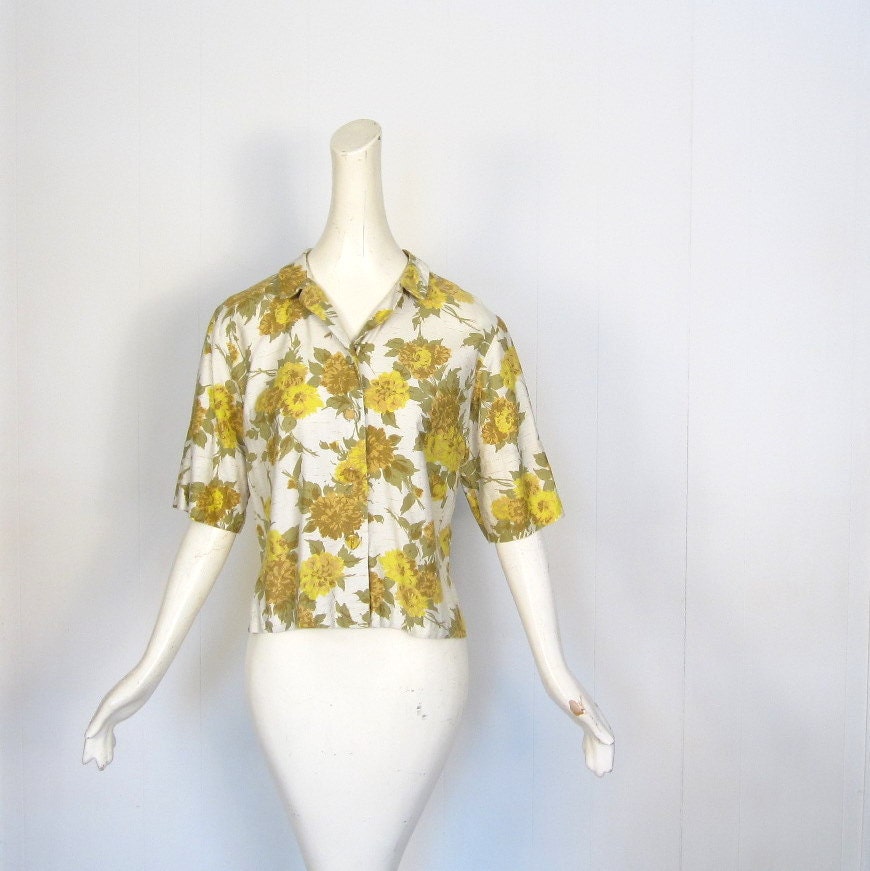 Vintage 1950s Blouse / Yellow Carnations / 50s Blouse / L