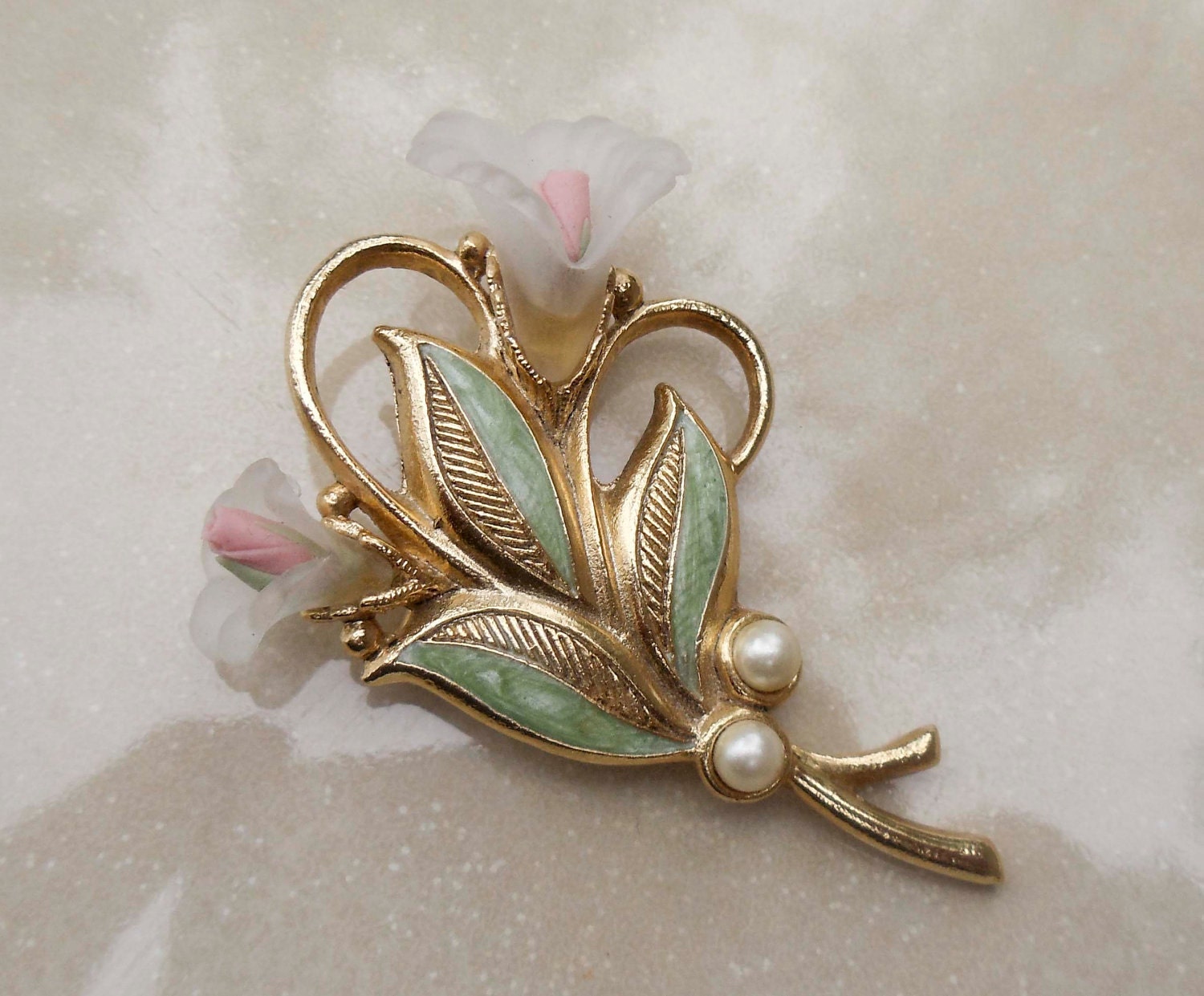 Vintage Gold pearl flower rose brooch