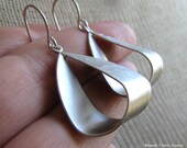 STRUT-Matte Silver Hammered Loop Hoop Earrings