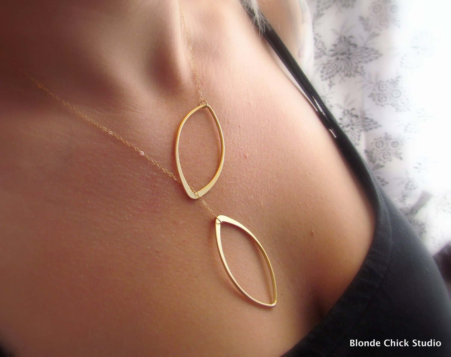 VELENCIA-Sophisticated Gold Marquise Lariat Necklace