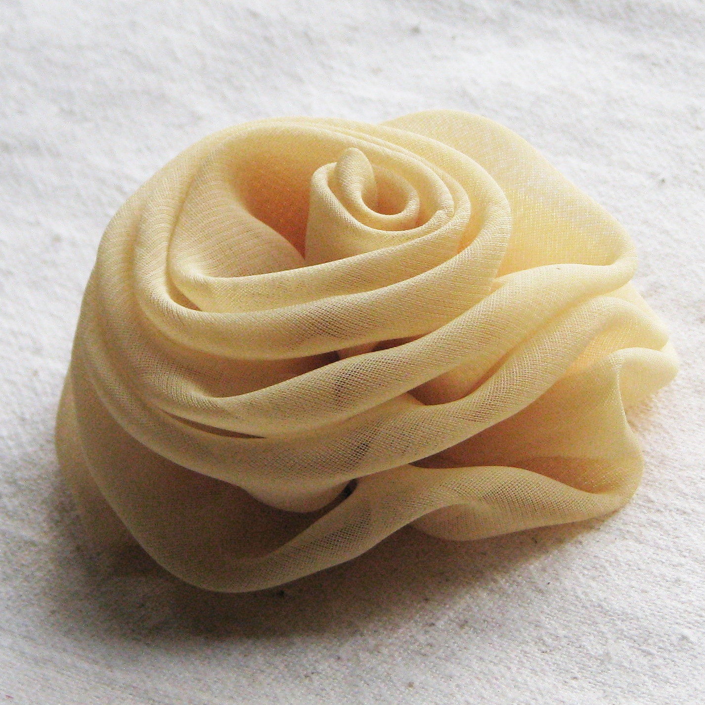 Chiffon rose hair clip in soft honey straw gold, medium