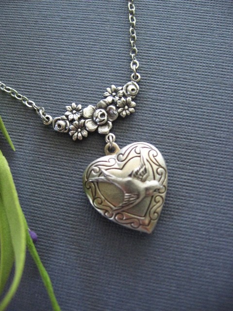 Swallow and Heart Locket, Bird Locket, Antique Locket, Heart Locket, Silver Locket, Gift for Daughter, Wedding Jewelry, Bridesmaid Gifts