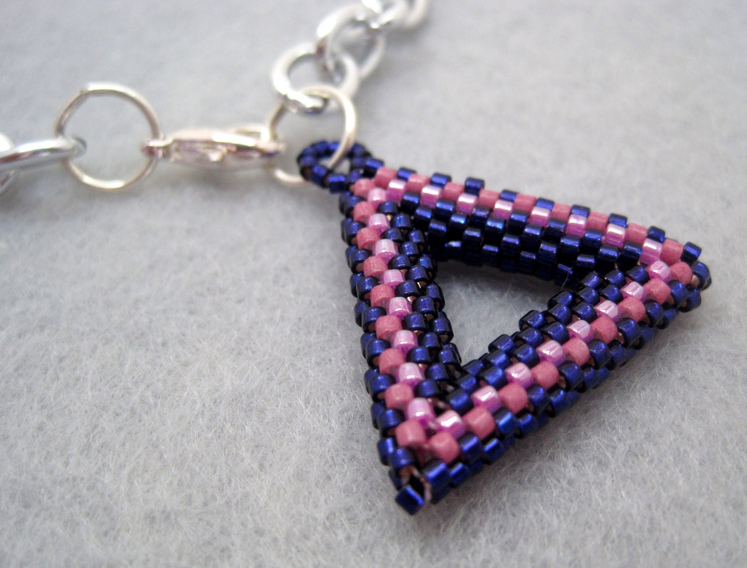 Silver Chain Links Necklace - Tubular Peyote Triangle Charm - Light Dark Purple by randomcreative on Etsy - randomcreative