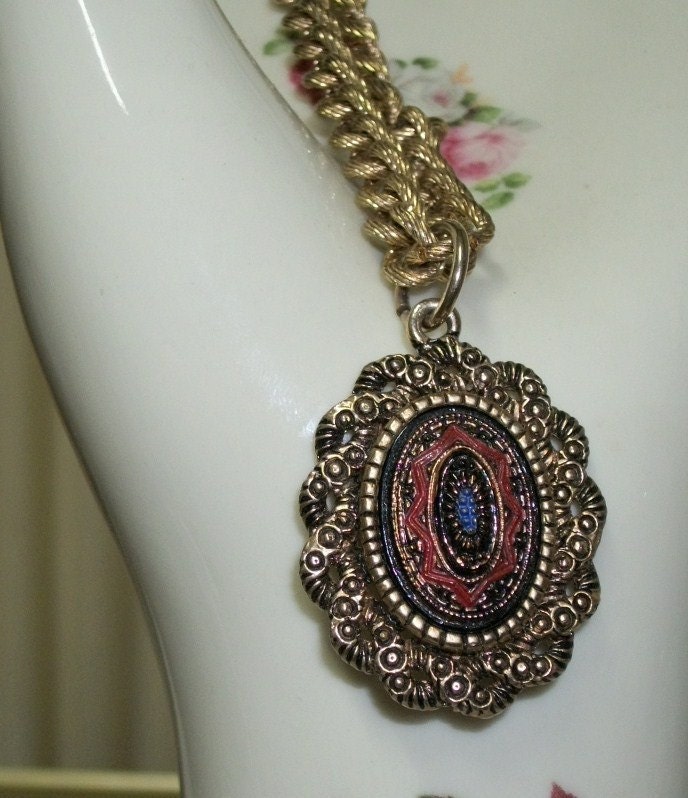 Gold Tone  Sarah Coventry Victorian Pendant