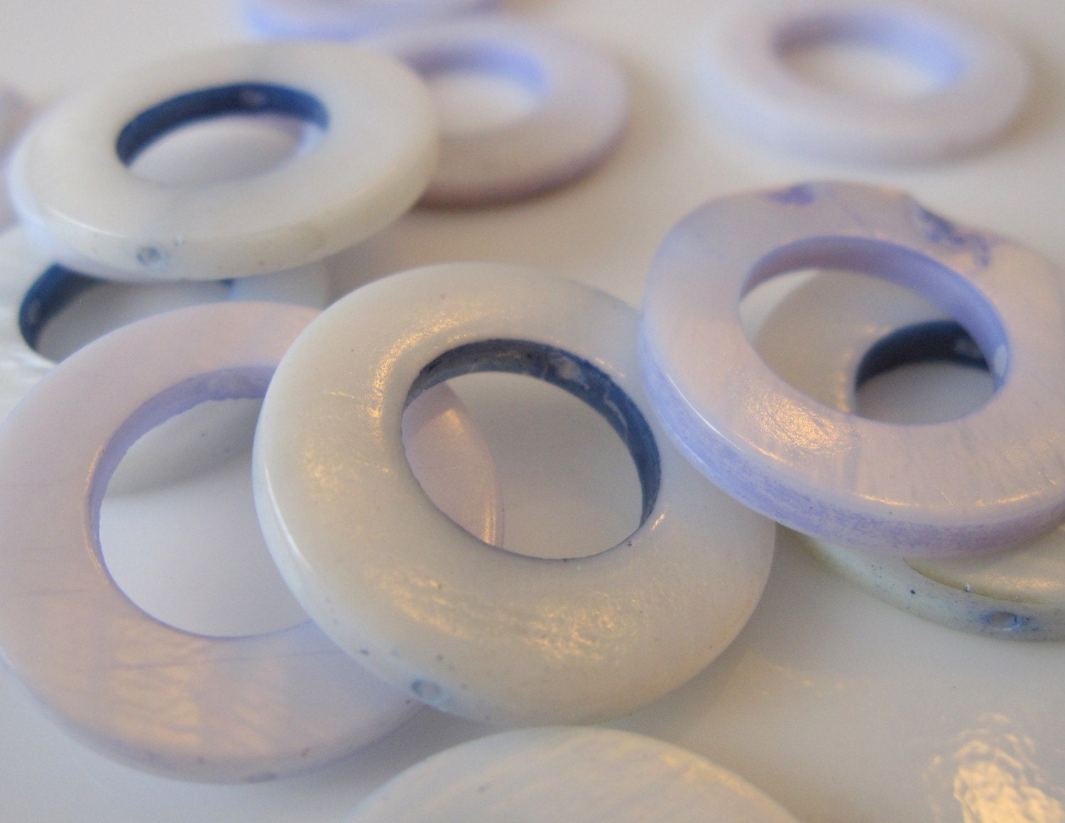 20mm flat donut round shell bead  Light Sapphire Blue (ST329)