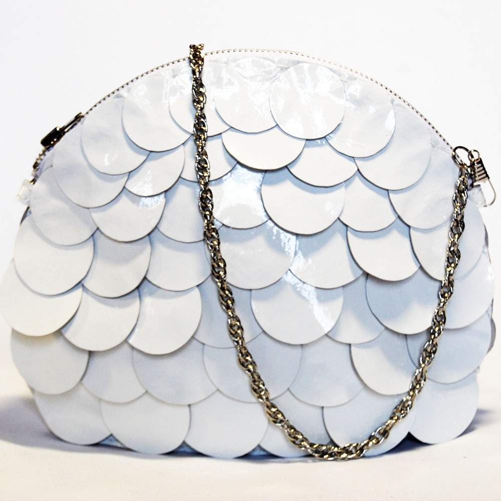 Evening bag in glossy white leather