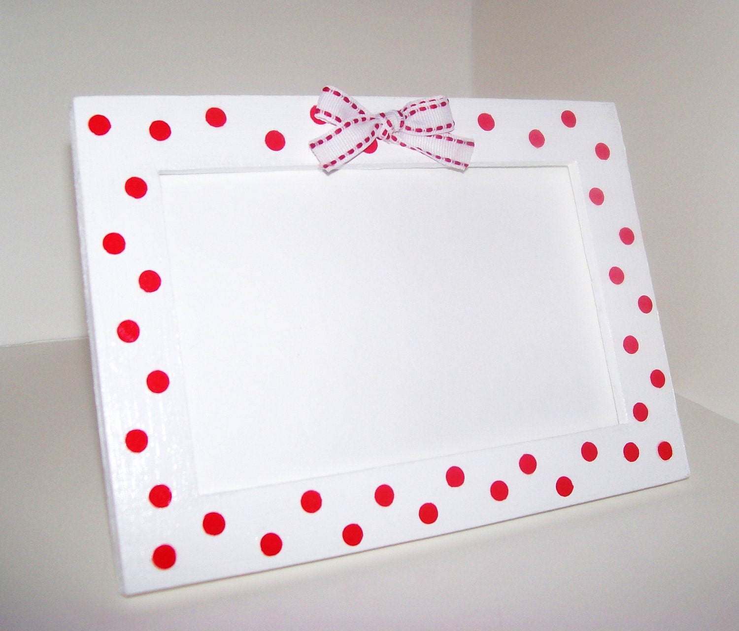 Red and White Picture Frame for Photos 4 x 6