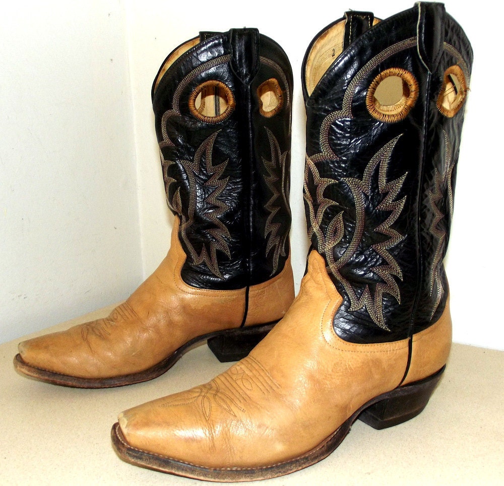 Two tone Tony Lama cowboy boots black and tan