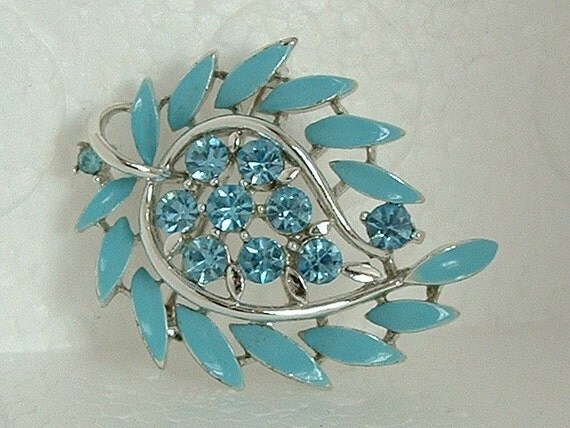 LISNER Baby Blue Rhinestone Demi-Parure Brooch Earrings