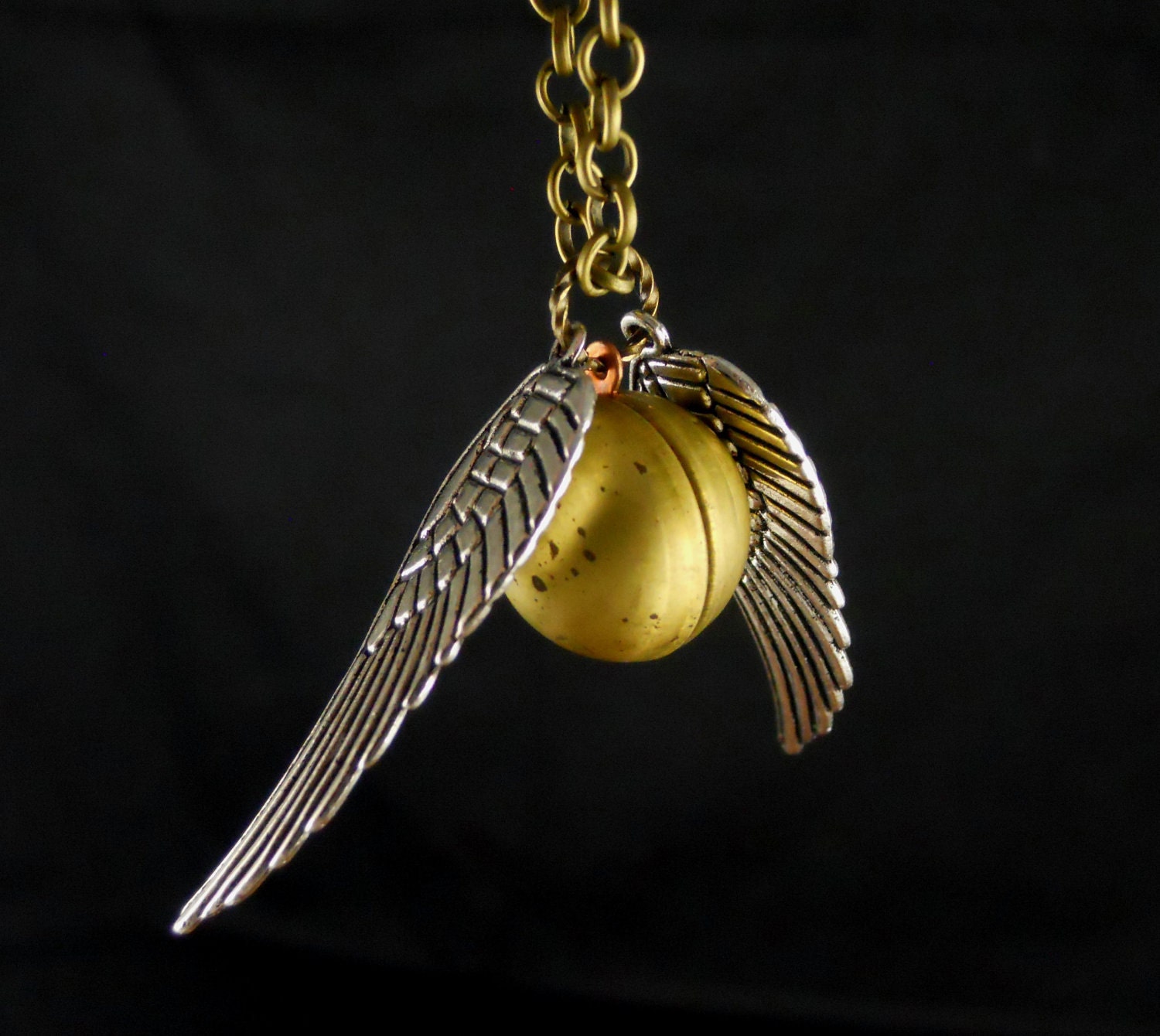 Vintage Golden Snitch WiTcH HaRrY pOtTeR wIngs LoCkEt nEcKlAcE