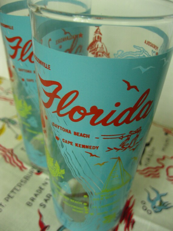 Set of 2 vintage souvenir Florida glasses with aqua and red graphics