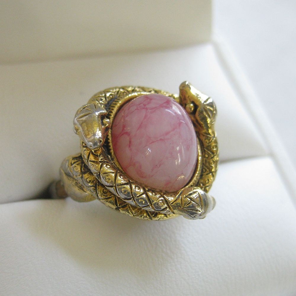 Vintage Pink Art Glass Cabochon 3 Snakes Eternal Love Ring