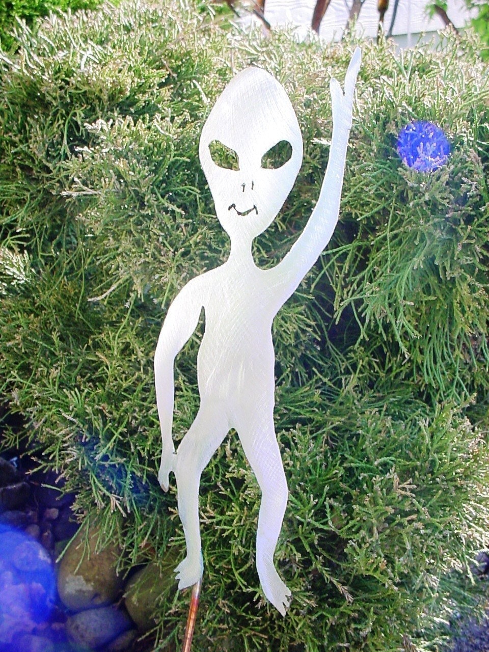 Alien Extraterrestrial Roswell Metal Lawn Yard Art Garden Decor Stake UFO Crash Site Plant Spike Galaxy Area 51 Conspiracy Theory