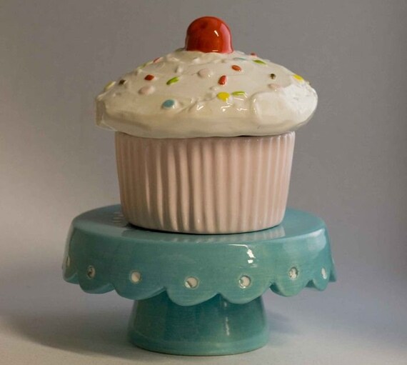 Ceramic cupcake trinket box pink by apiecebydenise on Etsy