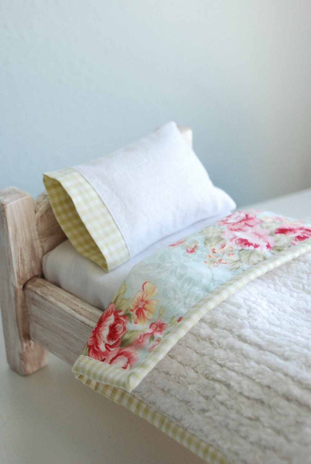 Lati Yellow Pukifee sized Beautiful Cottage Roses Chenille Bedspread and Pillow set