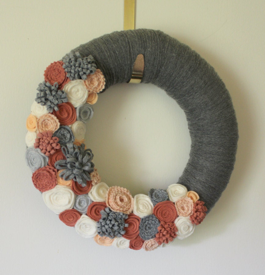 Gray Peach Wreath, Yarn and Felt Wreath, Gray, Peach, Coral, Off White Colors, 12 inch size
