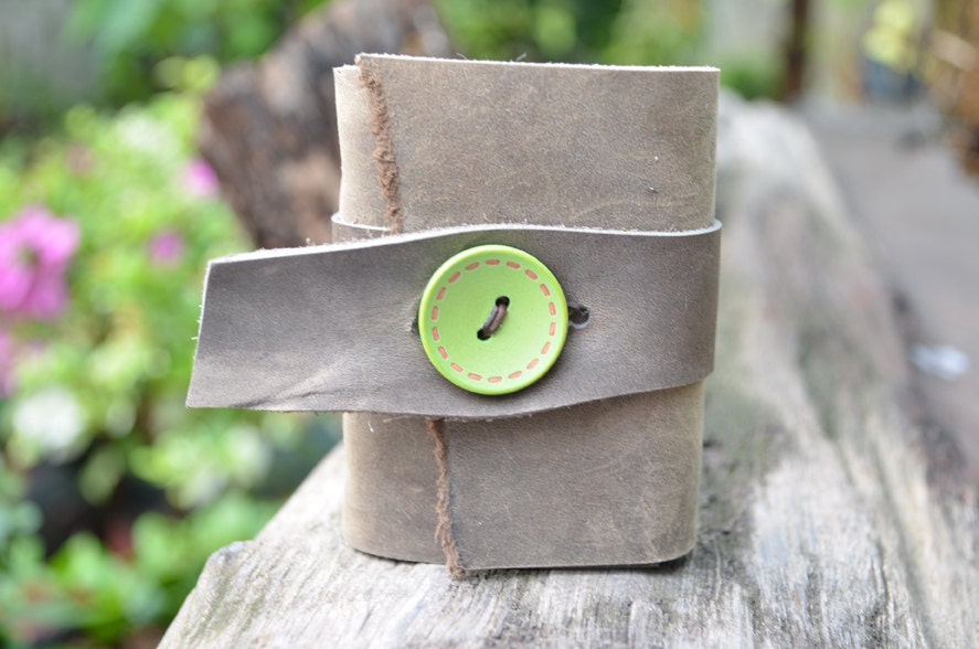 S.A.L.E MiniBook A8 wood buttons green & Gray leather