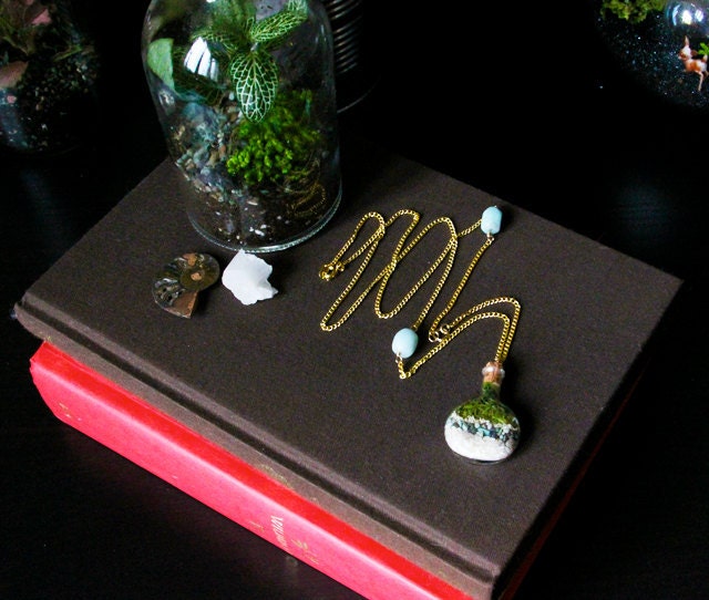 Miniature Terrarium Necklace with aquamarine stones - Moss, Vial