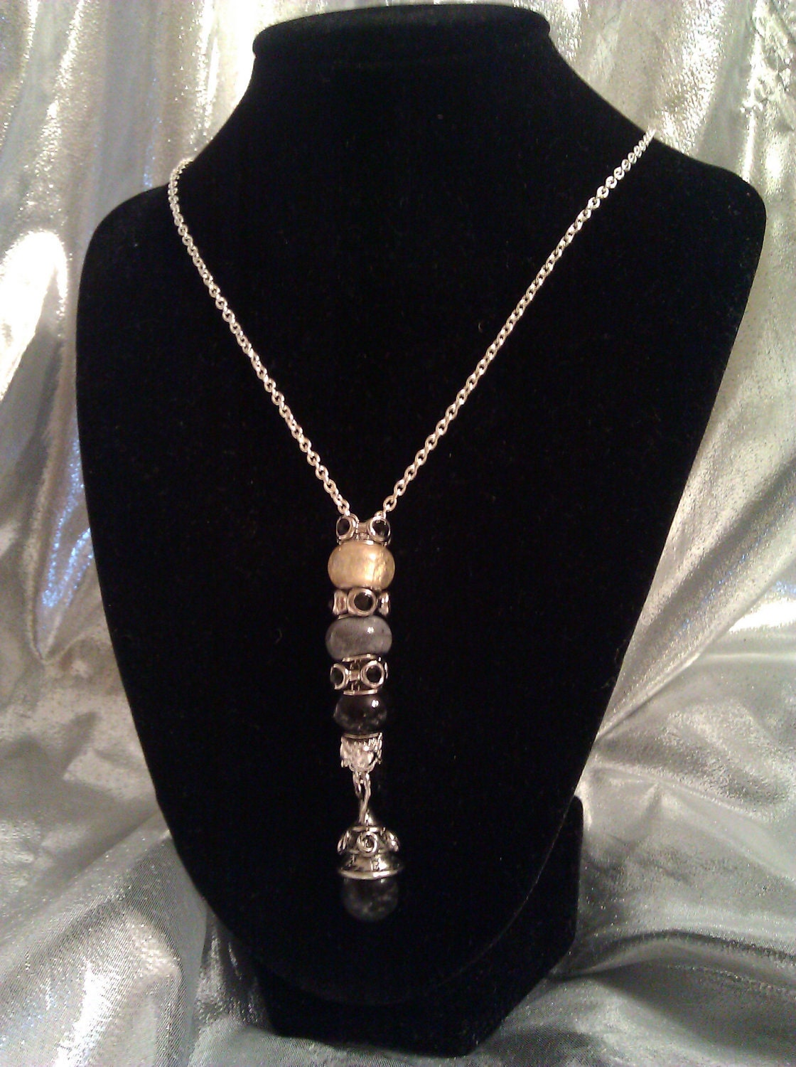 Beautiful black and silver lariat necklace.