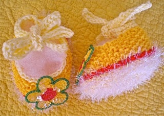 Buttercream Booties with Sequin Daisies (Newborn to 9 months)