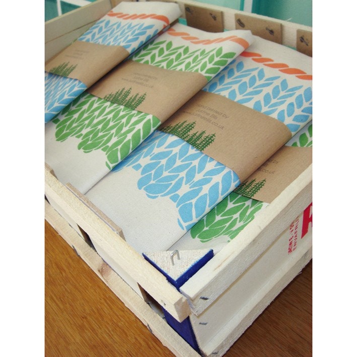 Tea Towel - Knitting Pattern (green & coral)