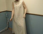 1970s Plus Size Vintage Cream Nightgown size 14