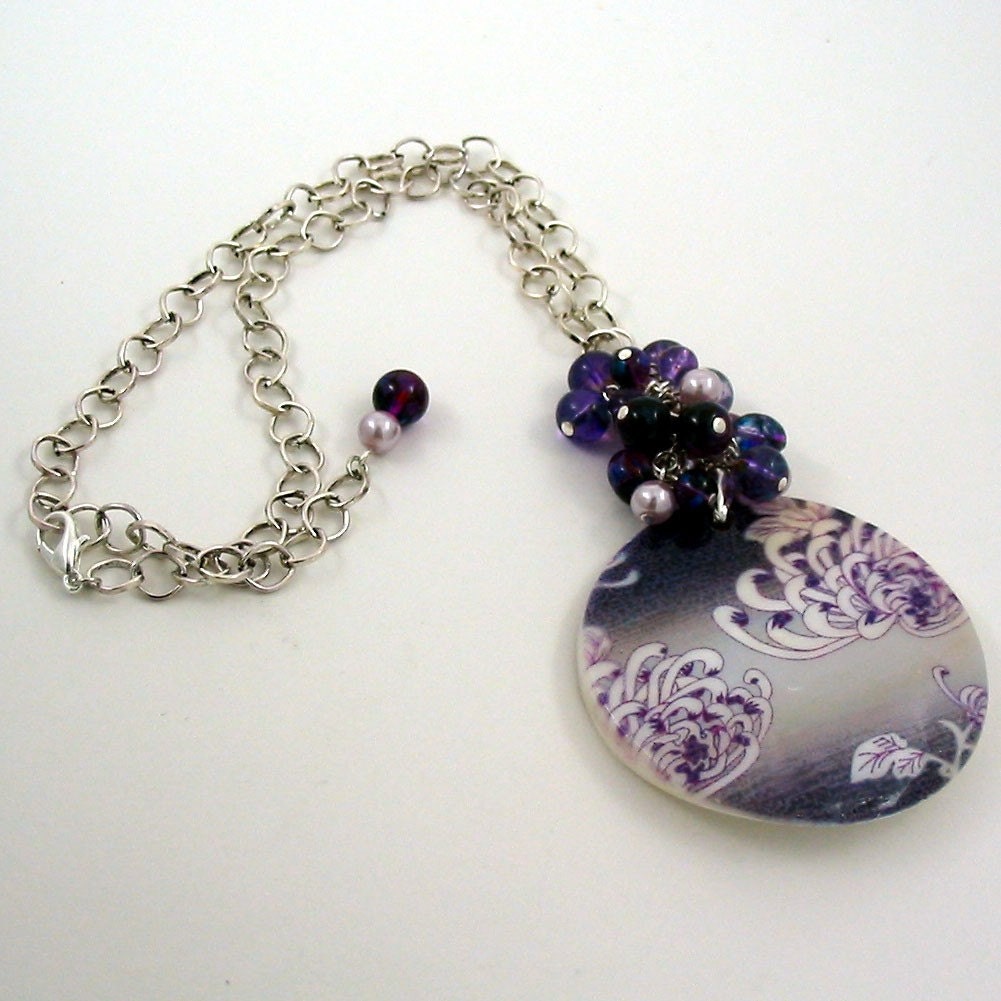 Purple Shell, Glass, and Pearl Necklace - Plums of Penglai