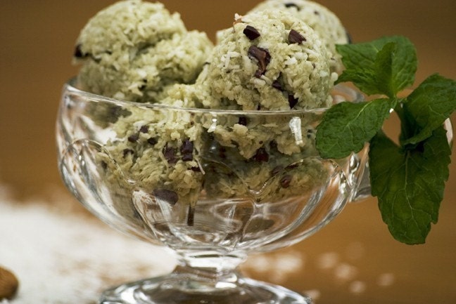 Organic Mint Chip Macaroons - Raw, Vegan and Gluten-Free