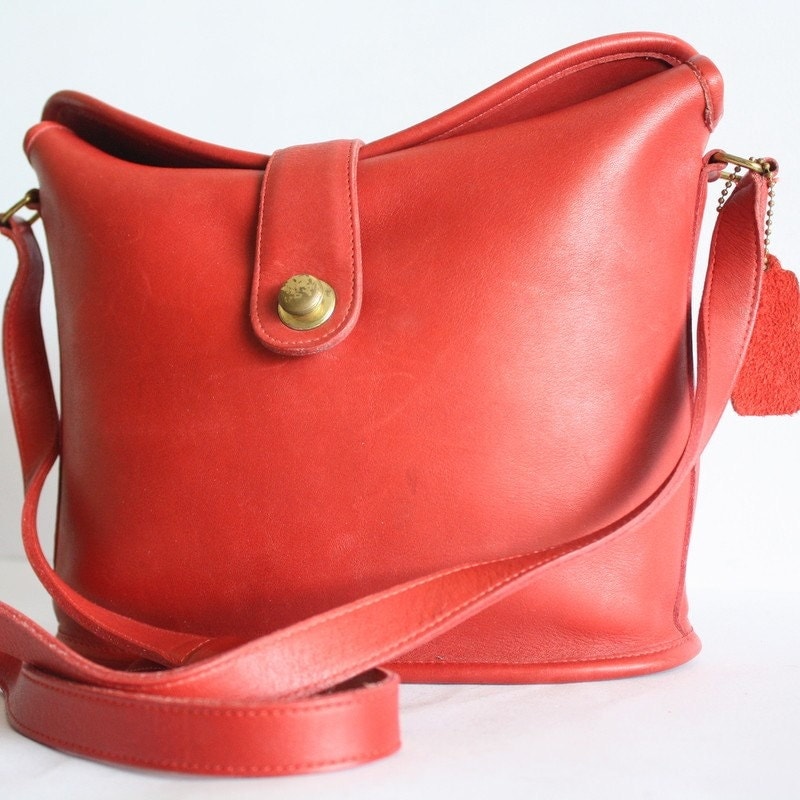Red Vintage COACH Leather Shoulder Bag Purse by pascalvintage