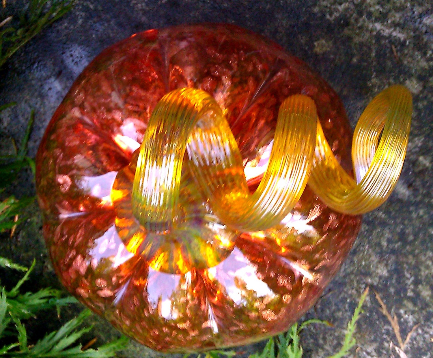 Halloween glass Pumpkin - Transparent Salmon with glitter and a rich gold stem
