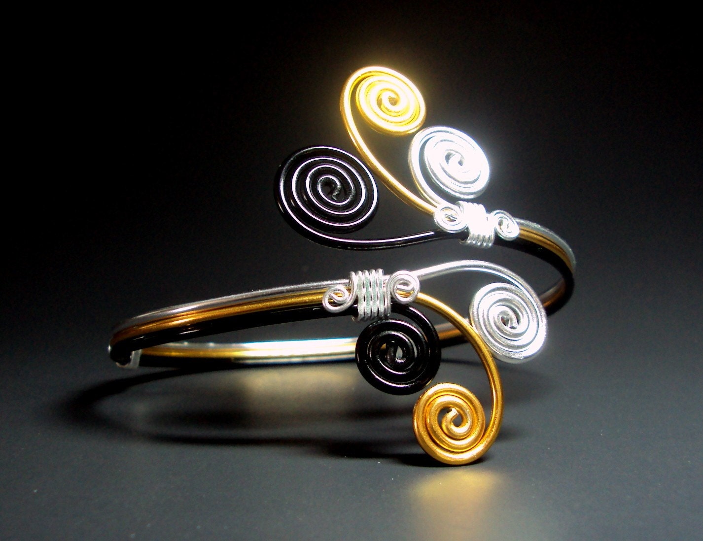 Overlapping Winds Adjustable Armband