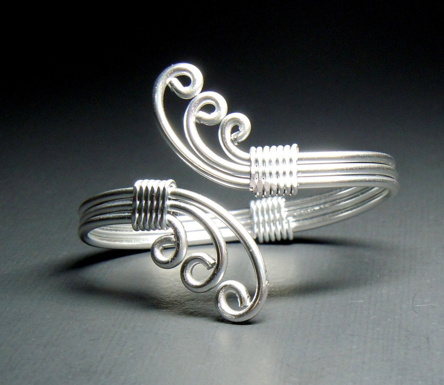 Waves Adjustable Bracelet in all silver