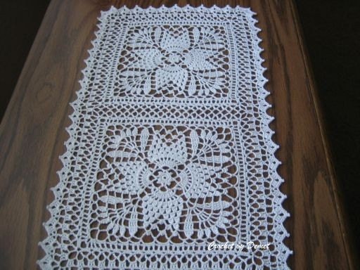 White rectangular hand crocheted runner/doily, new, houseware, motif, lacy runner