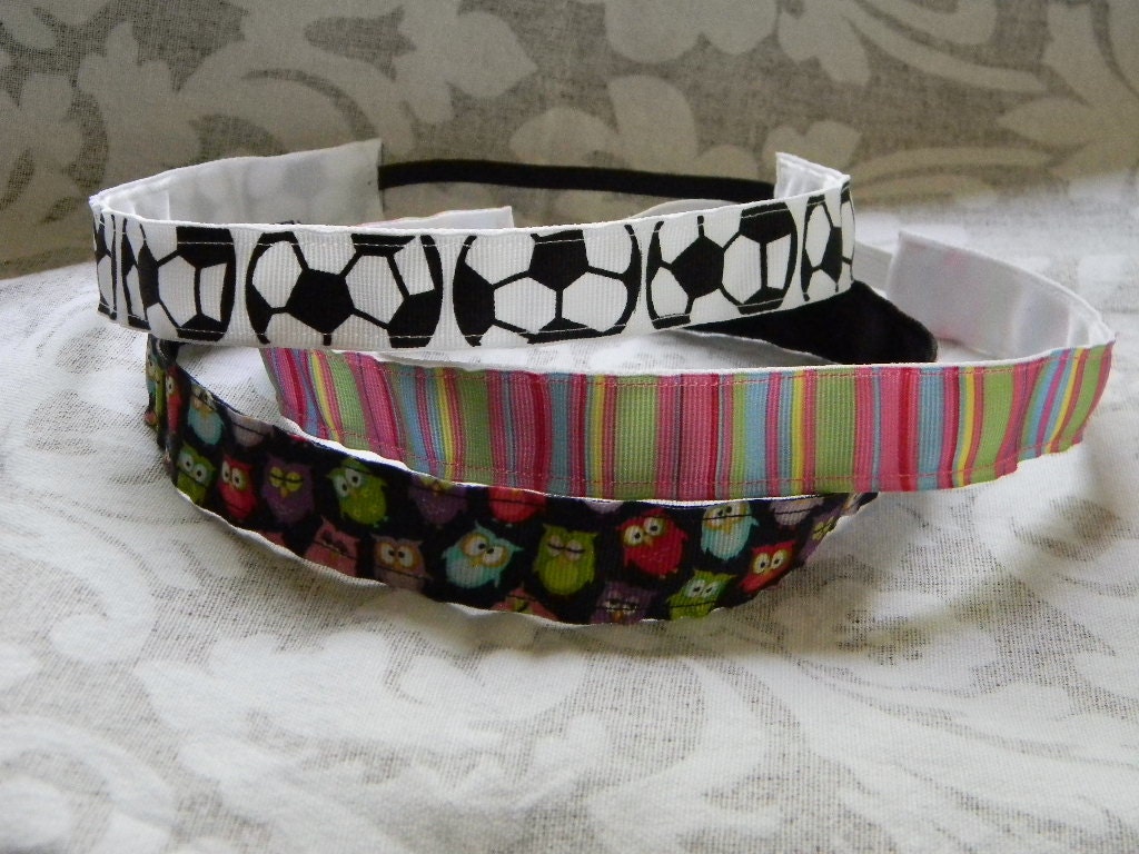 1 non-slip headband, LOTS of ribbons to choose from.