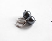 Simple drop pearl earring You choose the color