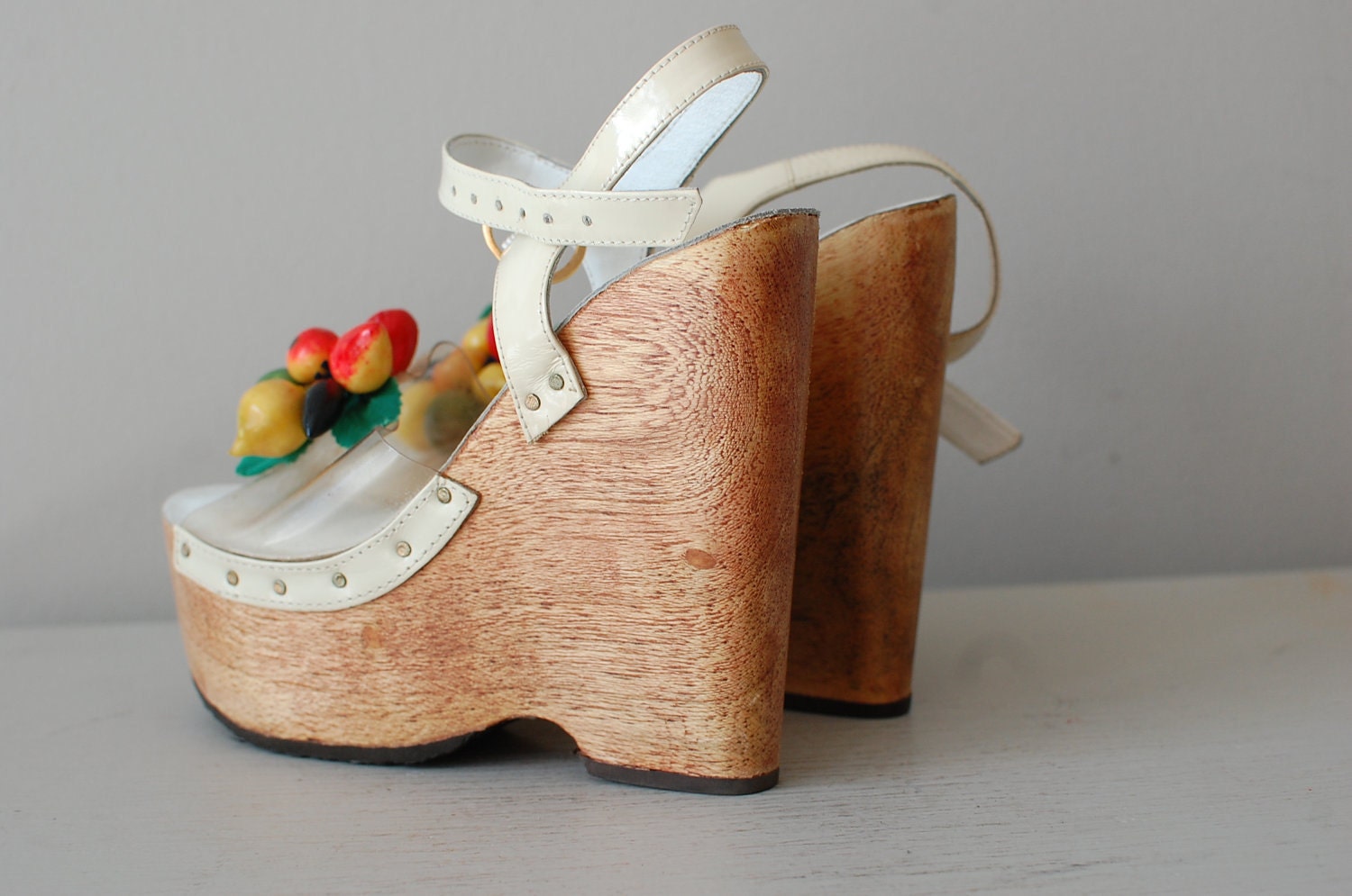 platform shoes / 1970s wood platforms / Carmen Miranda platforms