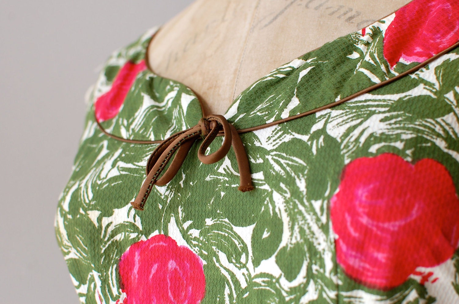1950s dress / floral print 50s dress / Les Arts Florissants