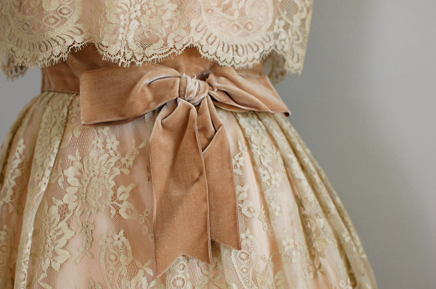 1950s dress / lace dress 50s / Cafe Au Lait