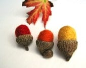 felted ACORNS home decor set of 12 / maple leaf-inspired autumn woodland decorations / eco friendly auburn orange, red and yellow