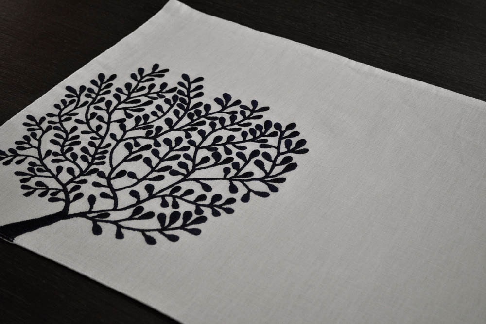 Blue Coral Fan Placemat, Linen Placemats set of 4, Embroidered Placemats, Oatmeal Linen Dark Blue Coral, Dining Placemats, Tabletop