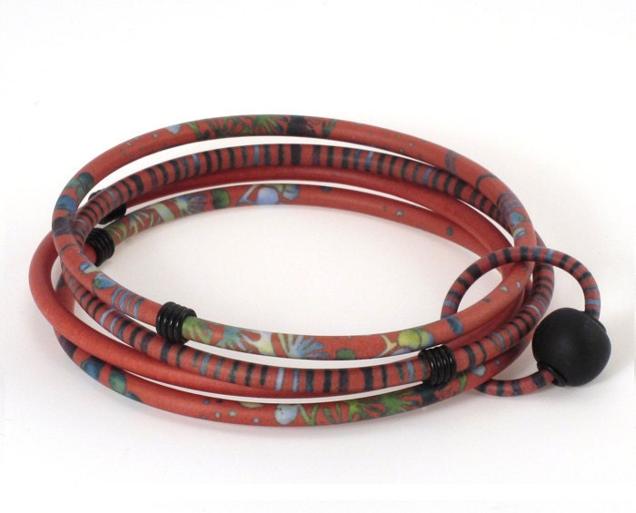 Four Bangle Bracelet with Red Japanese Floral Pattern