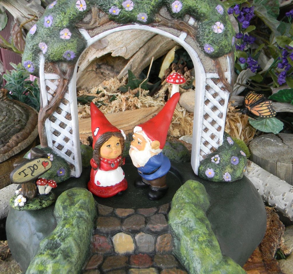 Wedding gnomes Kissing... gnome by EnchantdMushroomLand