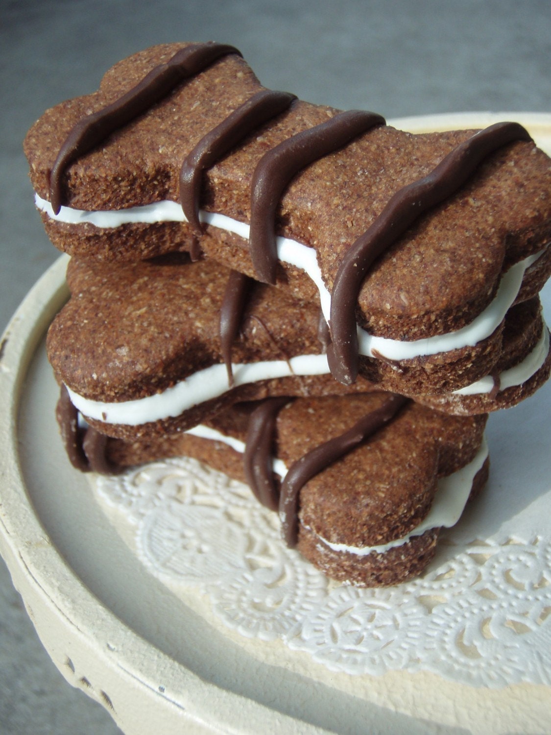 Gourmet Dog Treats - Napawlitans - All Natural Organic Vegetarian Cinnamon Carob and Yogurt Cookie Sandwich - Shorty's Gourmet Treats