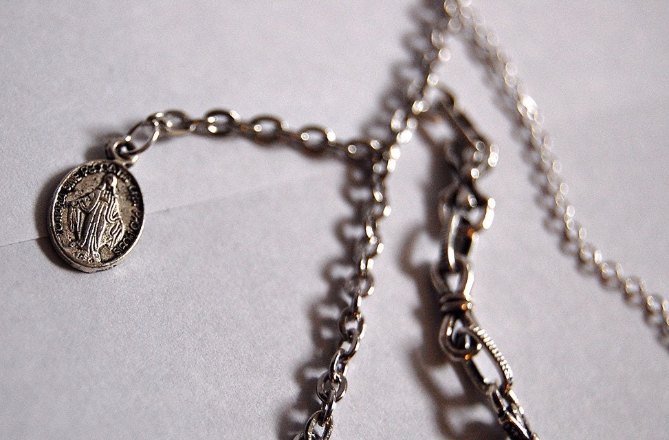 Queen Three Tier Chain Necklace
